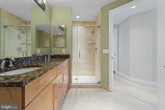 Building Photo - 8220 Crestwood Heights Dr