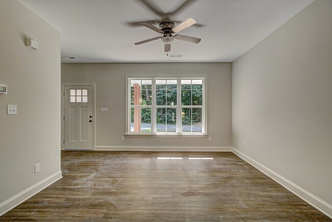 Building Photo - 248 Delview Dr
