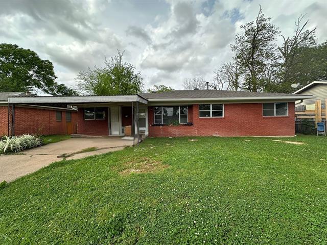 Building Photo - 1015 Pine Tree Dr