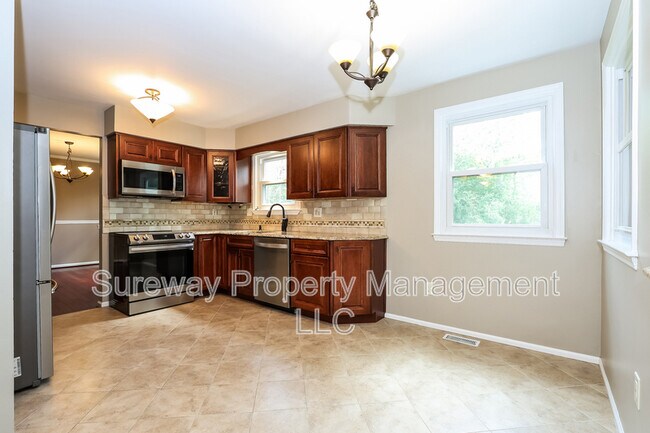 Building Photo - 44 Red Oak Dr