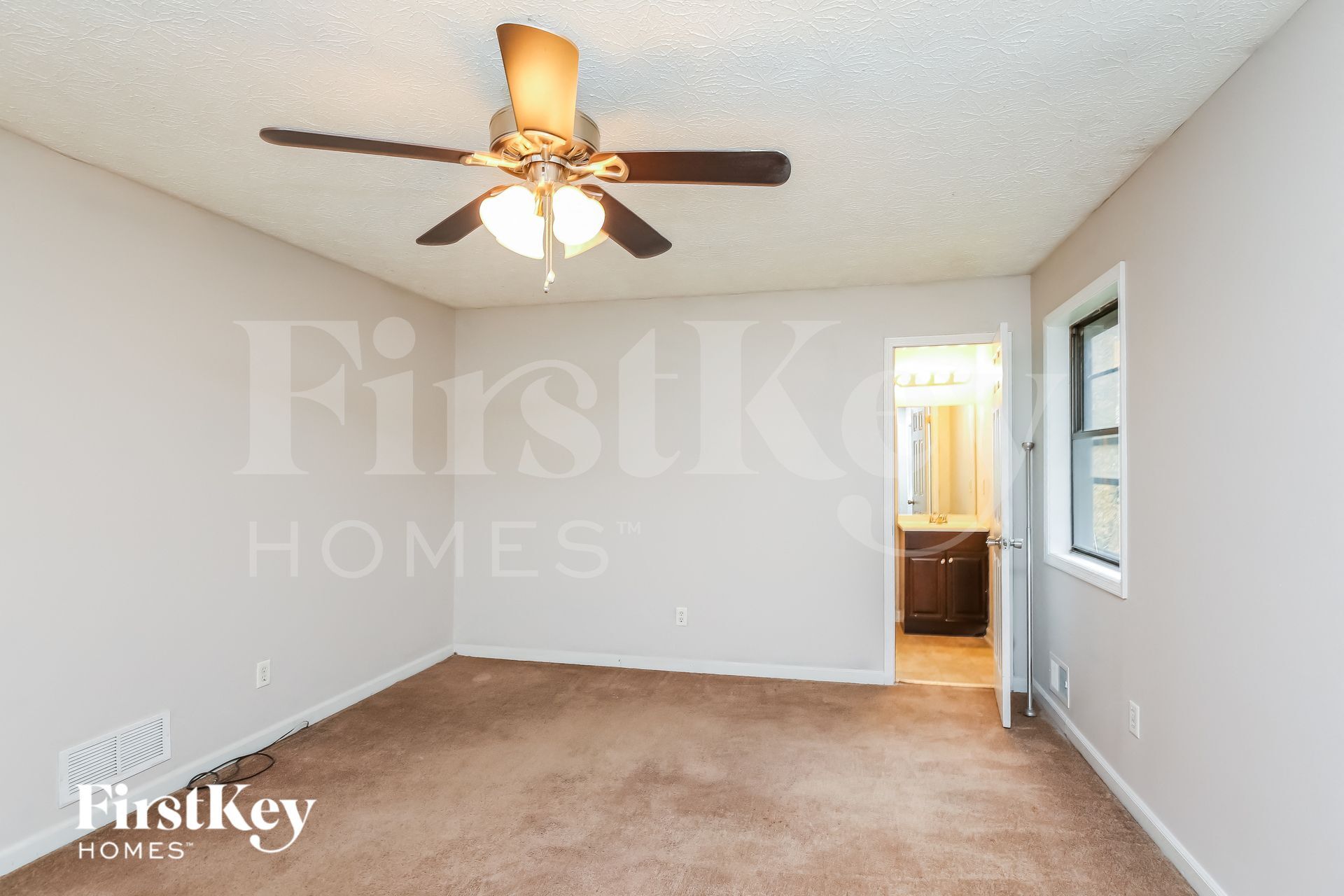 Building Photo - 4949 Dana Dr NE