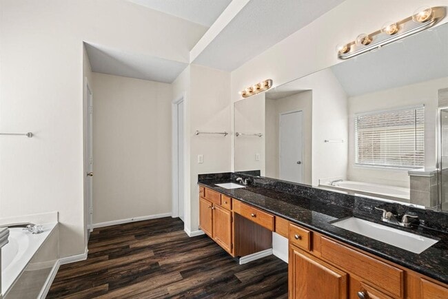 Building Photo - 15810 Mission View Ct