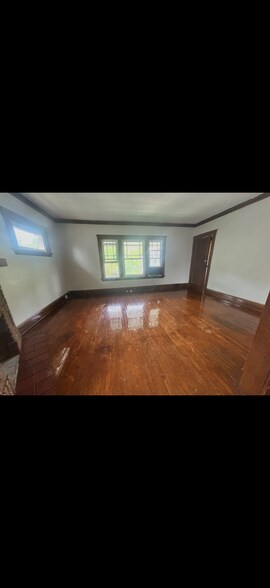 Building Photo - 1227 Cranford Ave