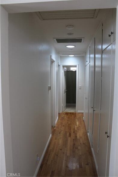 Building Photo - 5192 Robinwood Dr