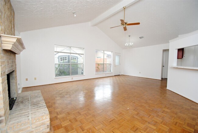 Building Photo - 16311 La Luna Dr