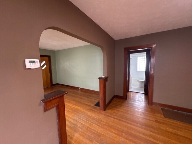 Building Photo - 2026 King Ave