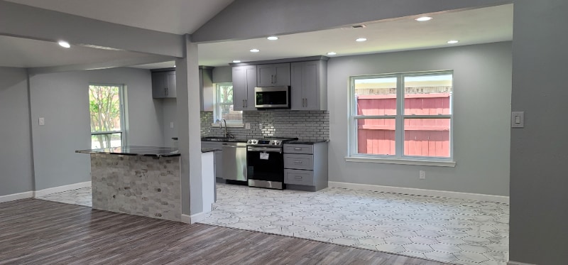 Building Photo - 900 Westminster Dr