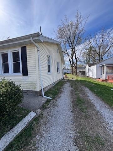 Building Photo - 1305 E Lawrence St