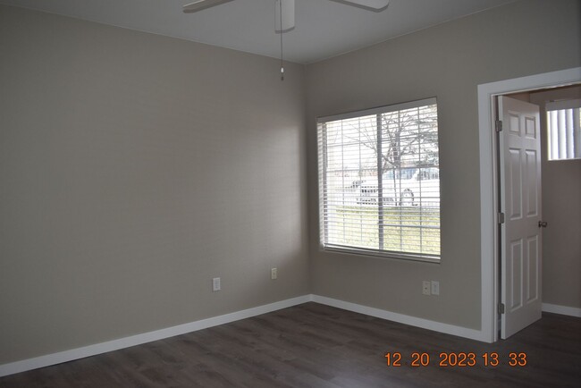 Building Photo - Beautiful 2 BR / 2 BA Condo with 1 car gar...