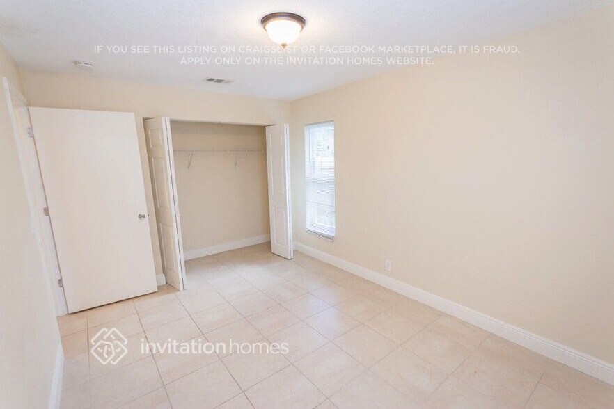 Building Photo - 1055 SW 4th Ave