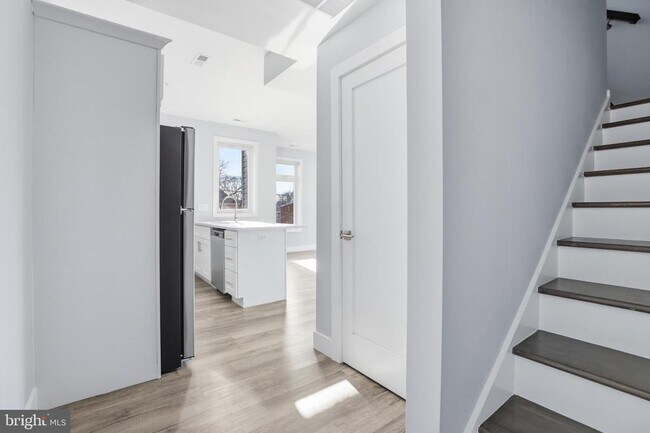 Building Photo - 2600 4th St NE