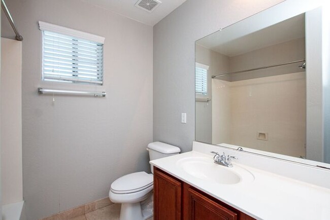 Building Photo - Welcome to this stunning 4 bedroom, 2.5 ba...