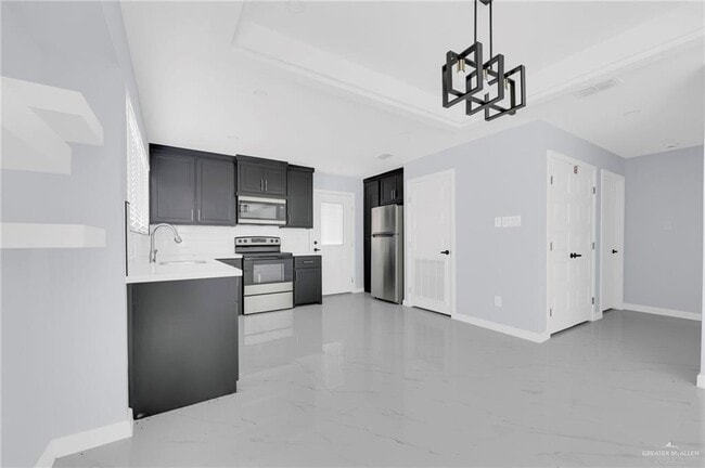 Building Photo - 12 12th St