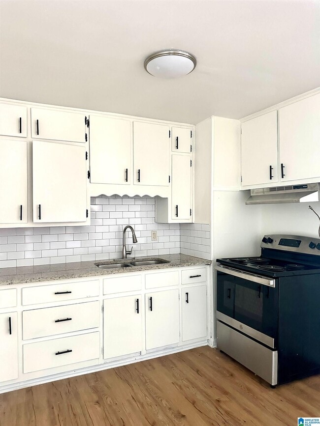 Building Photo - 405 13th Ave NW