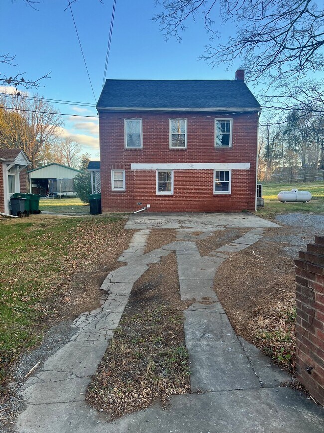 Primary Photo - Charming 2-Bedroom Duplex Retreat on Mcgah...