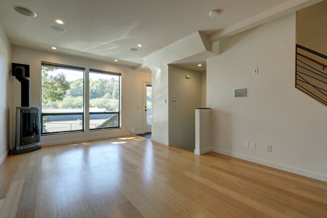Building Photo - 3820 S Hudson St