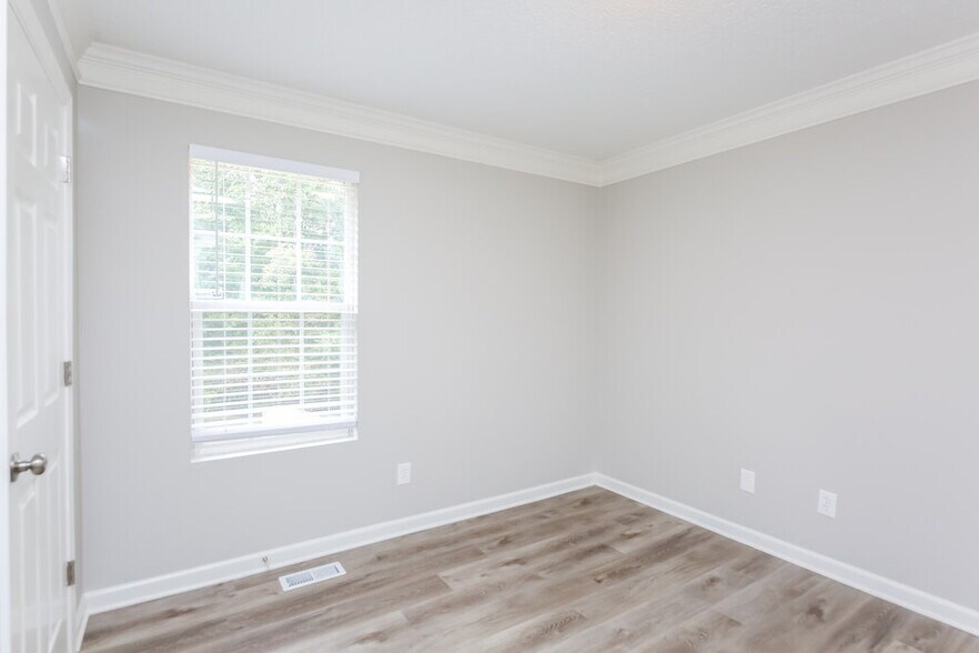 Building Photo - 215 Ashland Manor Dr