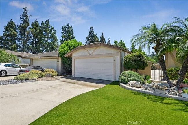 Building Photo - 1224 Fairway Cir