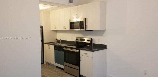 Building Photo - 1035 Euclid Ave