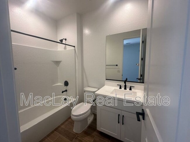 Building Photo - 6123 S Oxley