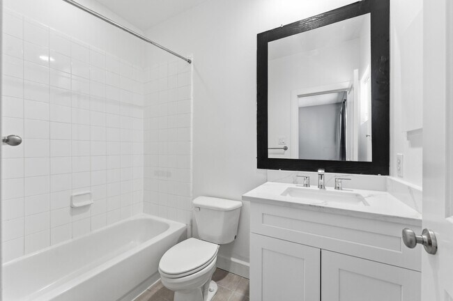 Building Photo - 408 Parker St