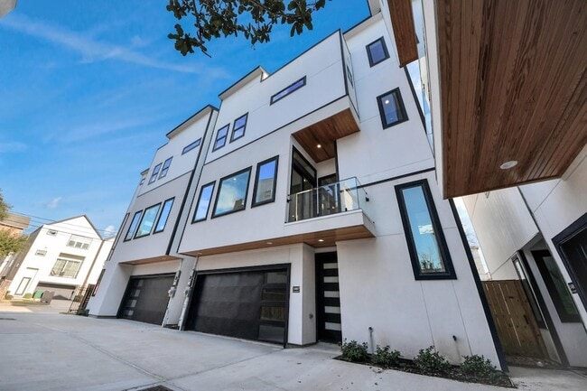 Building Photo - 3409 Hutchins St