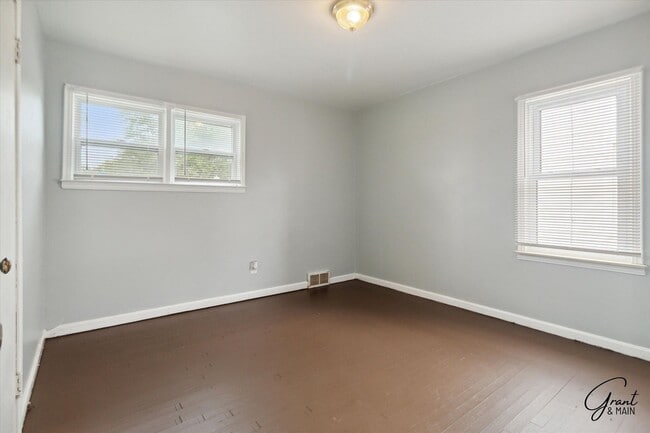 Building Photo - $1,250/month - 2 bedroom 1 bath