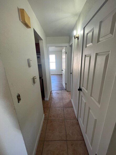 Building Photo - 5937 Sinclair St