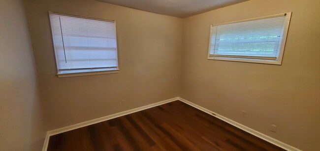 Building Photo - 3 bedroom 1 Bathroom House