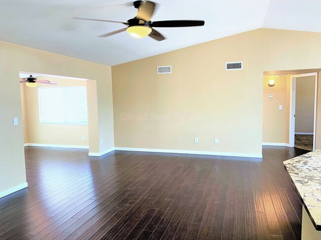 Building Photo - 5916 E Spring Rd