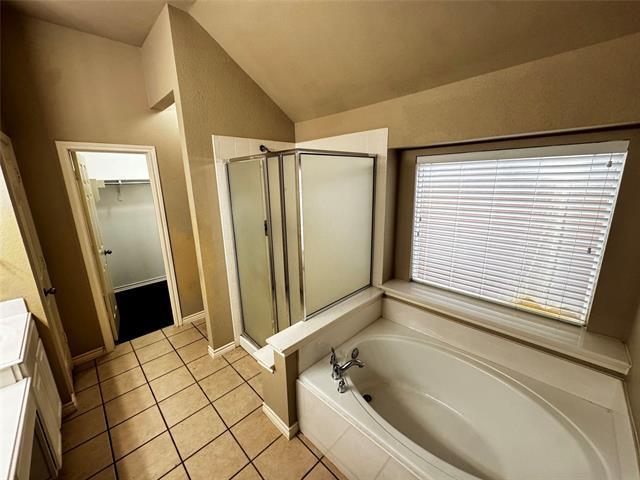 Building Photo - 4600 Palm Valley Dr