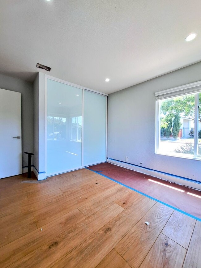 Building Photo - Beautifully Remodeled 3bd Single Story House: Everything Brand New!