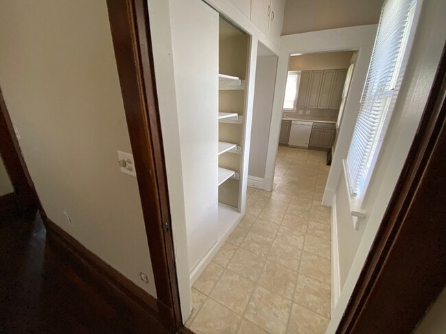 Building Photo - 426 E 15th Ave