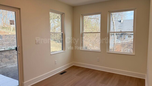 Building Photo - 240 Mcgregor Ave