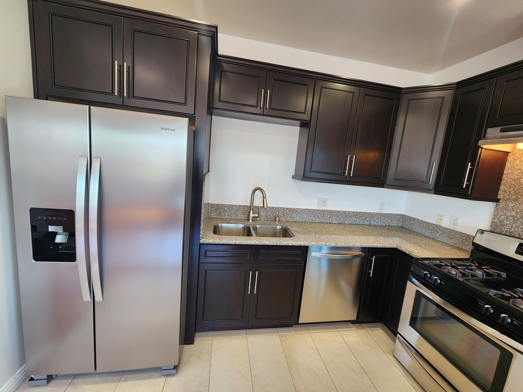 Building Photo - 1516 1/2 N Kingsley Dr