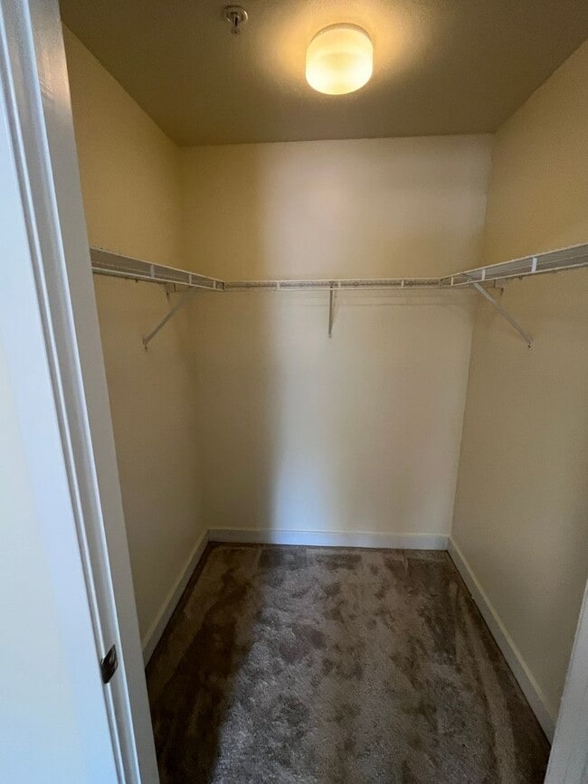 Building Photo - 2BD/1BA Condo at City's Edge, South Burlin...