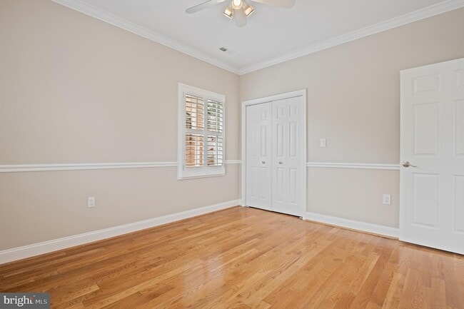 Building Photo - 5905 Lone Oak Dr