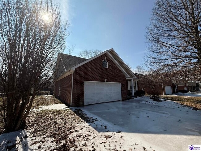 Building Photo - 115 Twin Oaks Dr