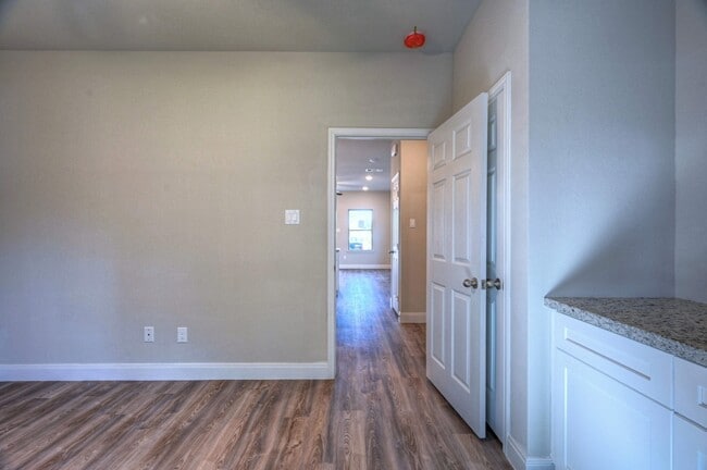 Building Photo - 9638 WARM Spgs