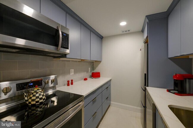 Building Photo - 226 3rd St NE