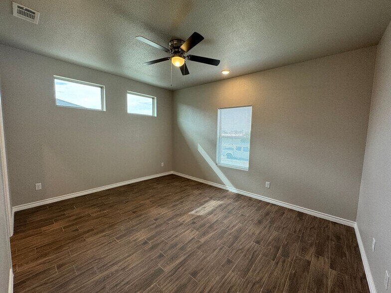 Building Photo - 5403 Rose Gdn Lp