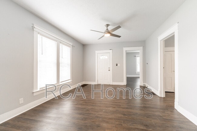 Building Photo - 1211 E Hanna Ave