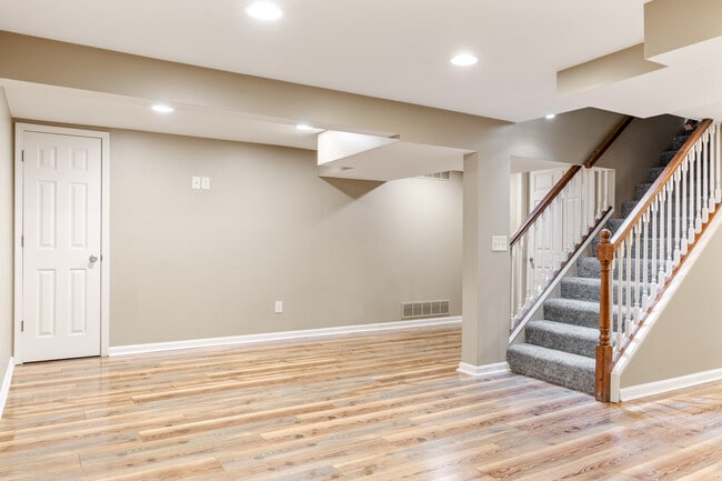 Building Photo - 221 Brighton Way