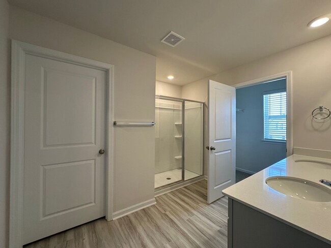 Building Photo - Brand New Home