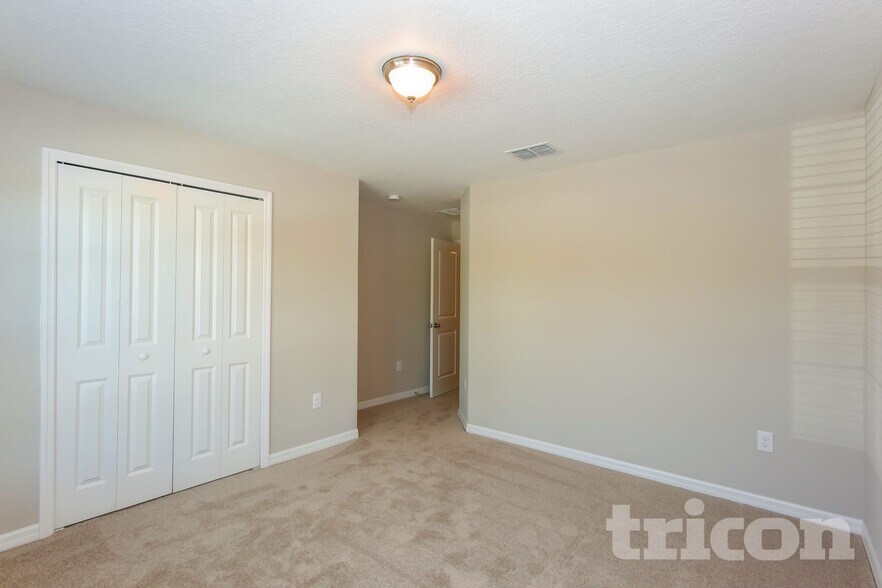 Building Photo - 9654 Sage Creek Dr
