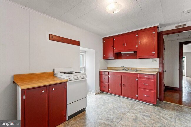 Building Photo - 108 York St