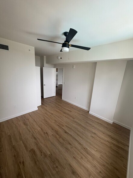 Building Photo - 981 E 27th St