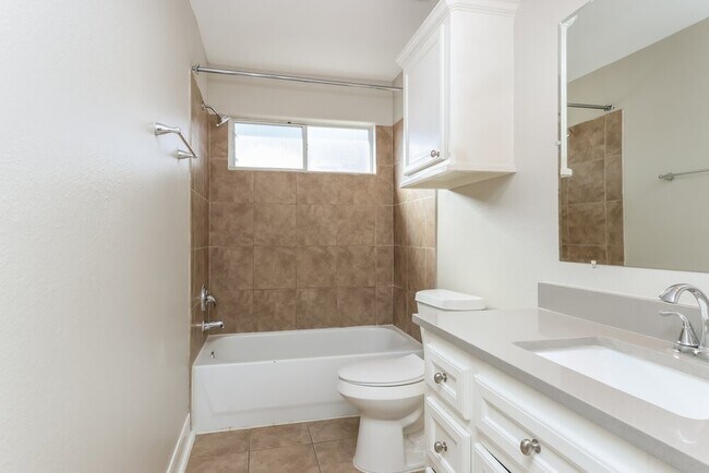 Building Photo - 18469 Sunrise Oaks Ct