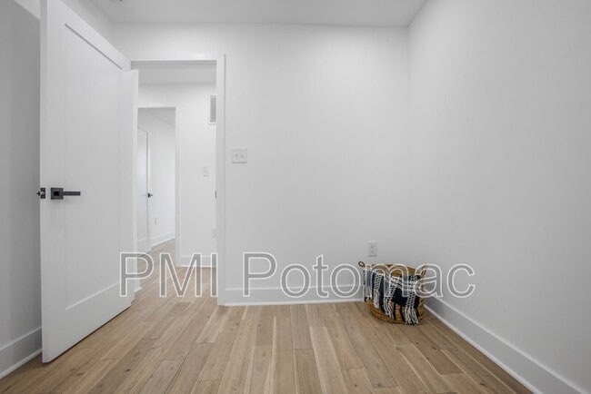 Building Photo - 702 19th St NE