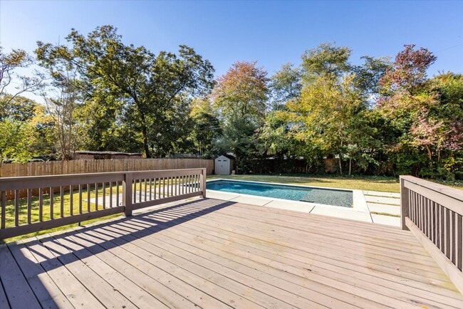 Building Photo - 5400 Farmbrook Dr